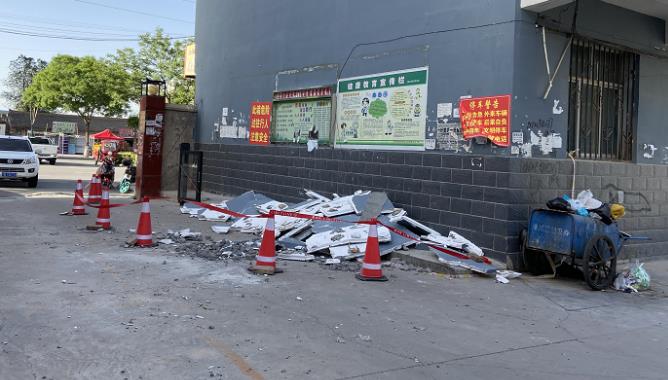 ���Ĺ�ԭĳС�^(q��)�≦���ذ��Ƭ���䣬����܇�v��